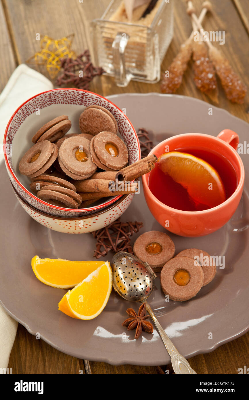 https://c8.alamy.com/comp/GYR173/hot-tea-mulled-wine-and-christmas-cookies-GYR173.jpg