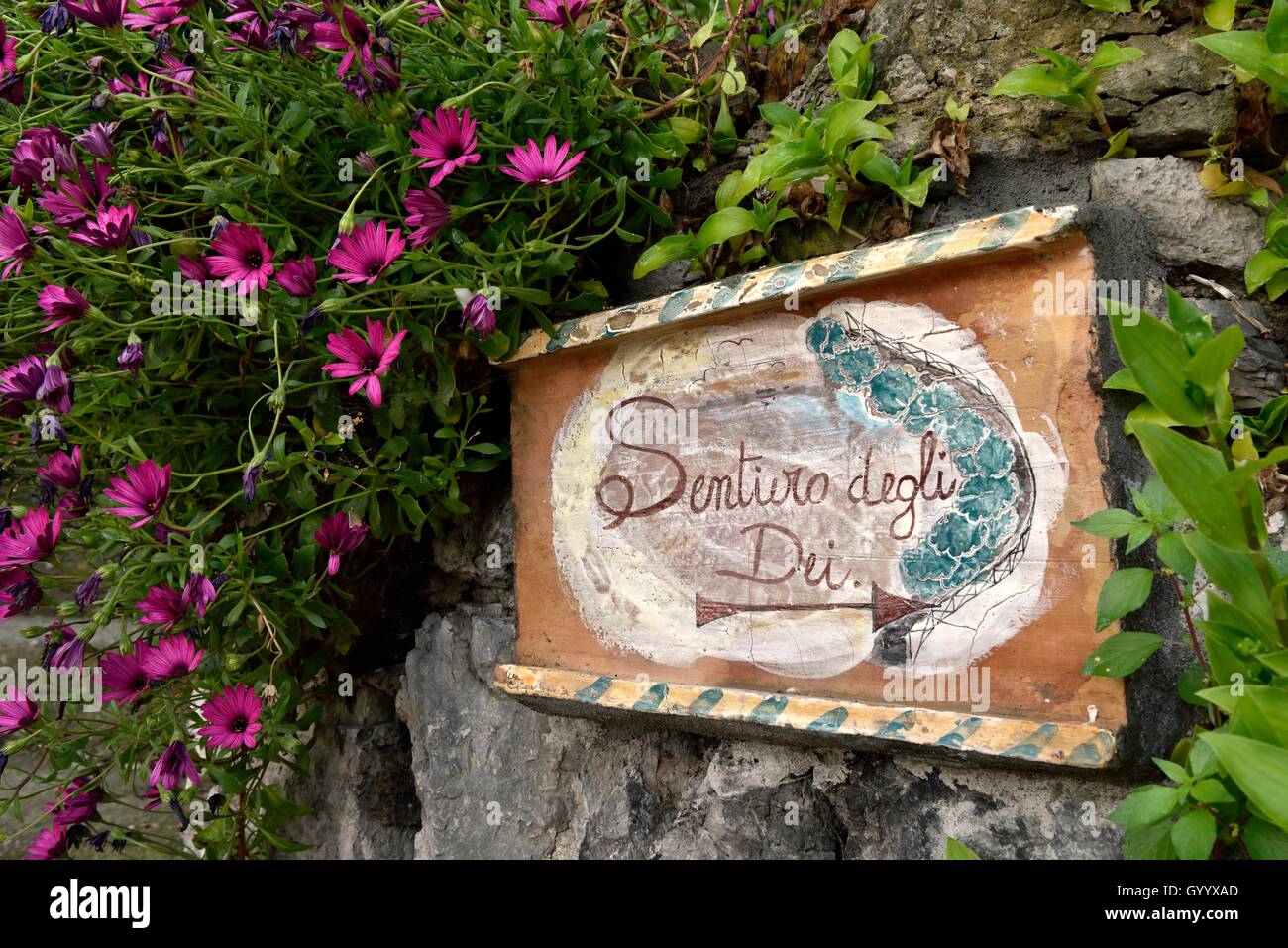 Sign post Sentiero degli dei, Way of the Gods, hiking trail in Nocelle, Amalfi Coast, Costiera Amalfitana, Province of Salerno Stock Photo