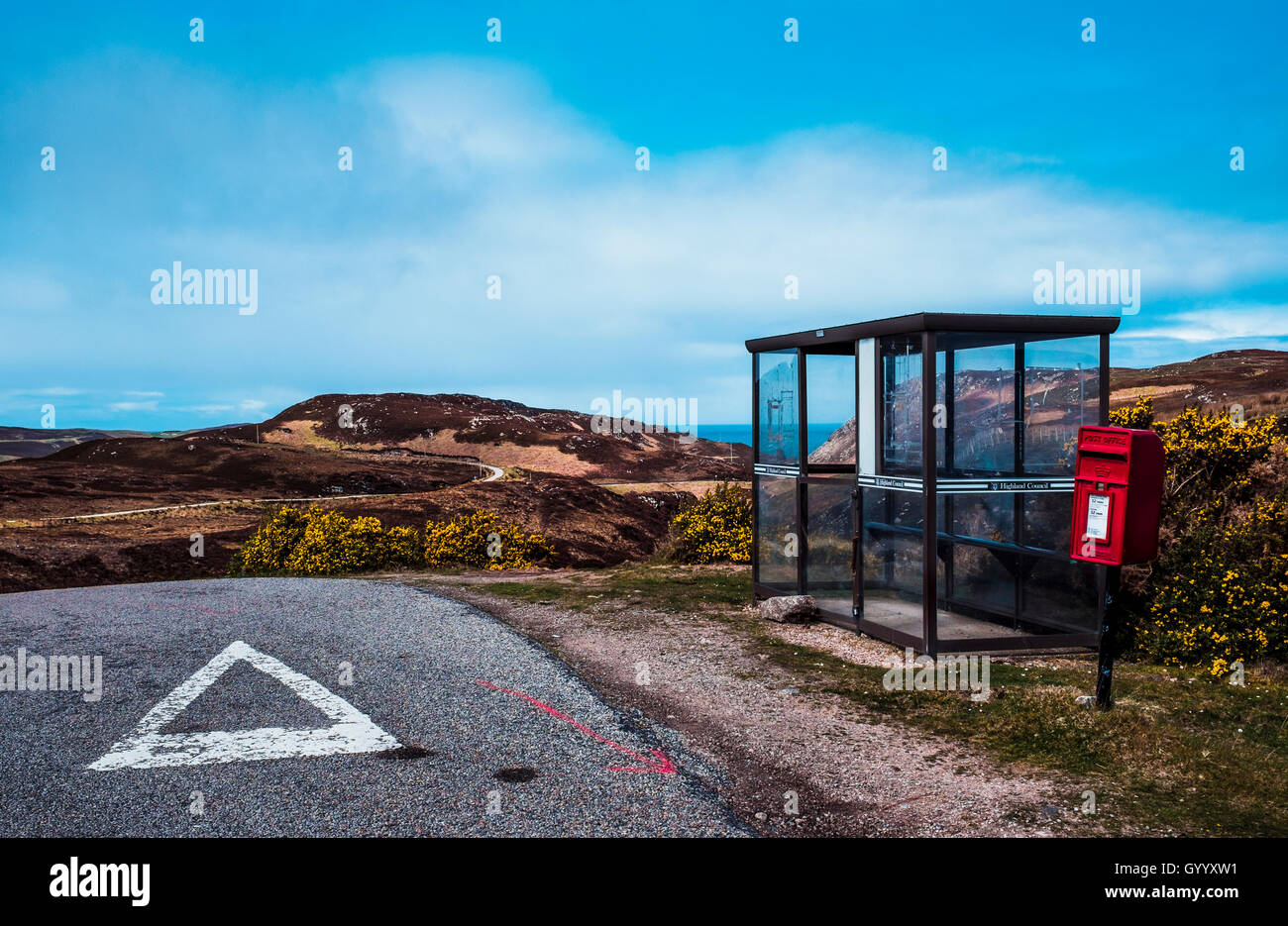 Shelter for hikers and red post box on the street, Highland, Scotland, United Kingdom Stock Photo