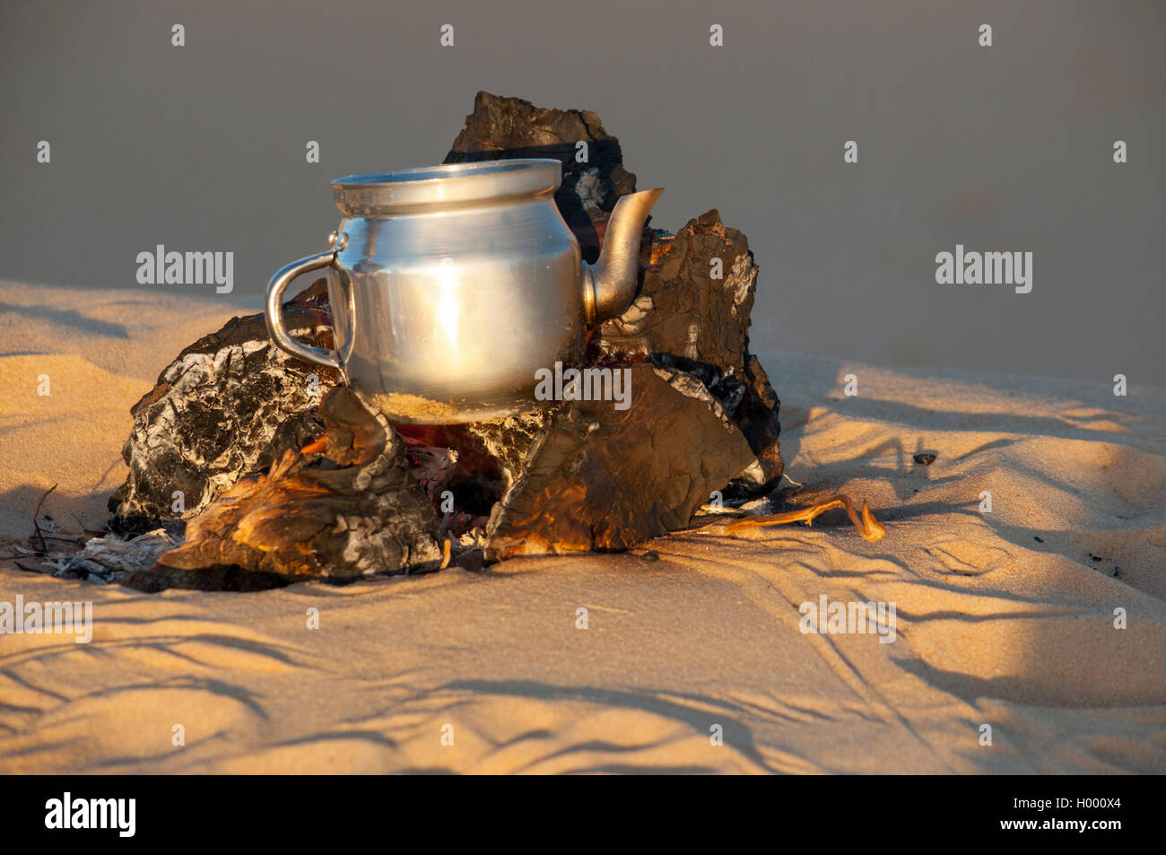 Tea making in Sahara desert in Egypt Stock Photo Alamy