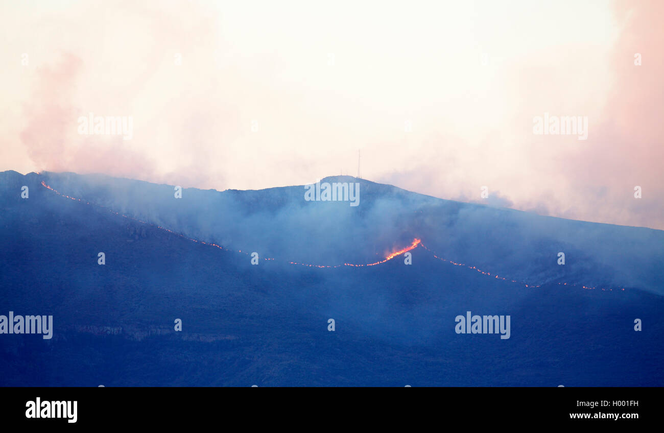 fire in the Compass Mountains for vegetation control, South Africa, Eastern Cape, Camdeboo National Park, Graaff Reinet Stock Photo