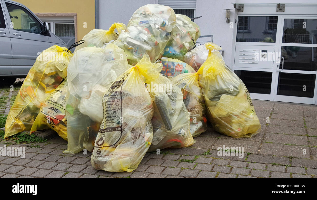 Garbage in front door hi-res stock photography and images - Alamy