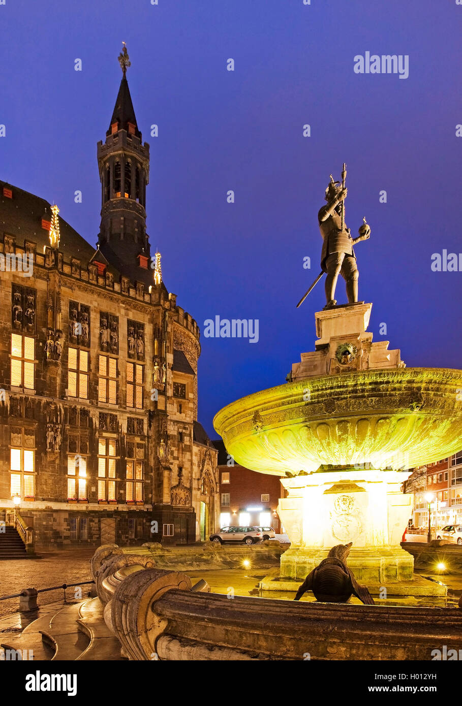 Charlemagne sculpture hi-res stock photography and images - Alamy