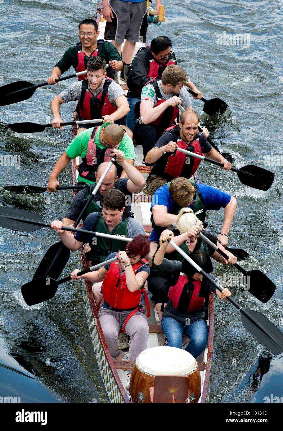 Dragon boat racing Stock Photo - Alamy