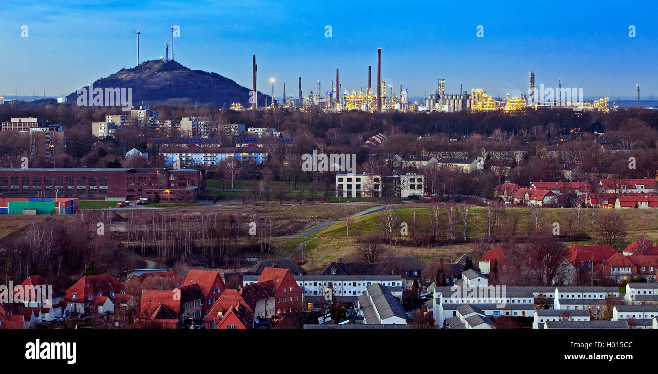 district Schuengelberg and stockpile Oberscholven in the evening, Germany, North Rhine-Westphalia, Ruhr Area, Gelsenkirchen Stock Photo