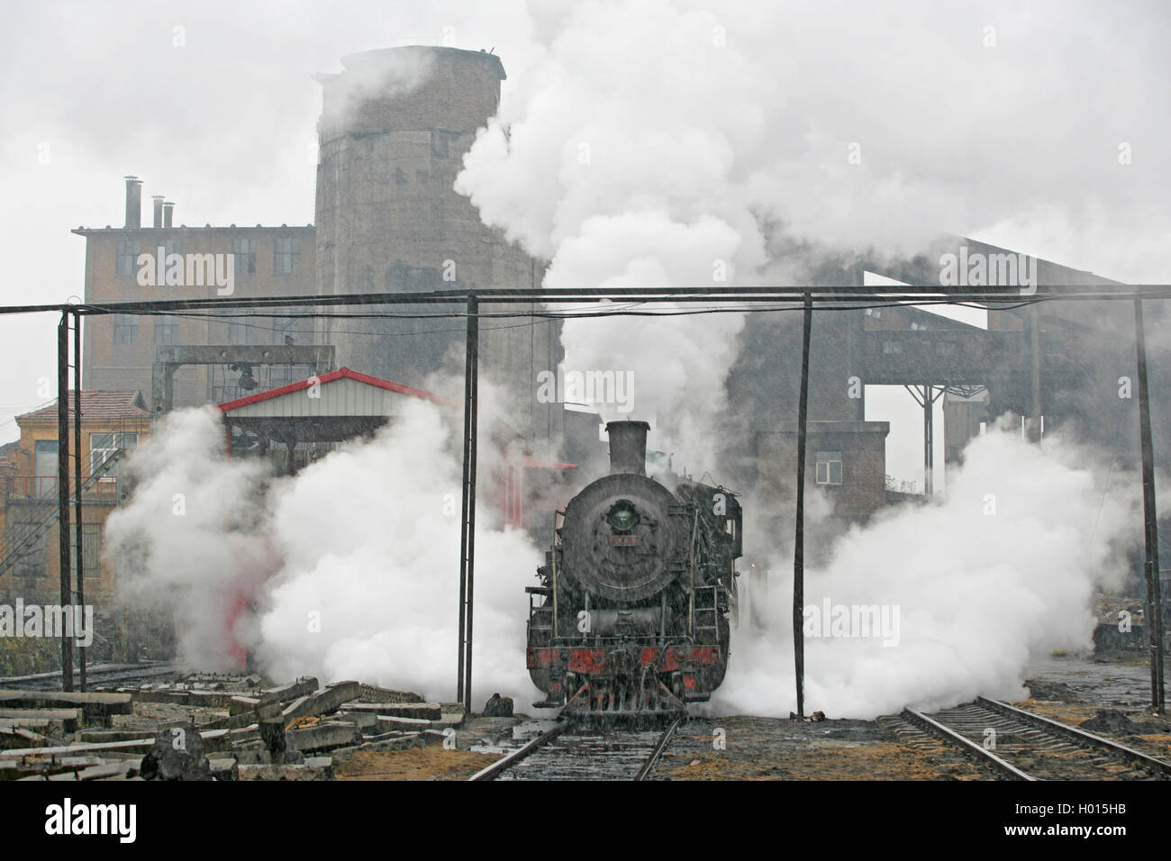 A day of rain and sleet on the Jixi system in north-east China with an industrial SY Class 2-8-2, October 2007. Stock Photo