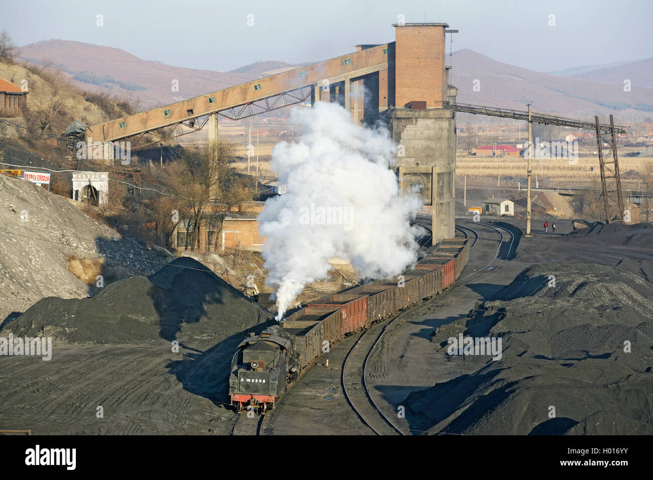 SY Class No.0898, built at Tangshan in 1976, at work on the Lixin Coal  Company’s line near Jixi. Picture dated November 2007. Stock Photo