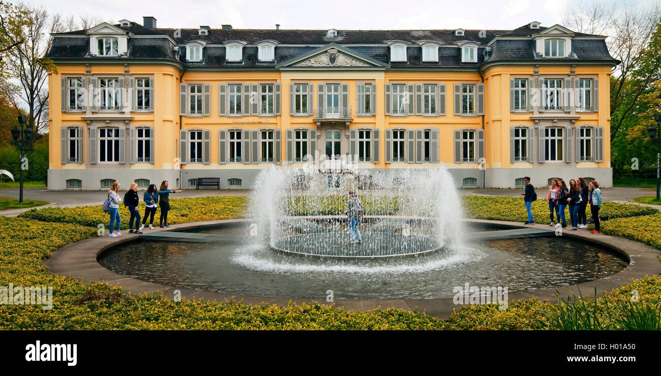 Museum Schloss Morsbroich with teenagers at the fountain Water Island, Germany, North Rhine-Westphalia, Bergisches Land, Leverkusen Stock Photo