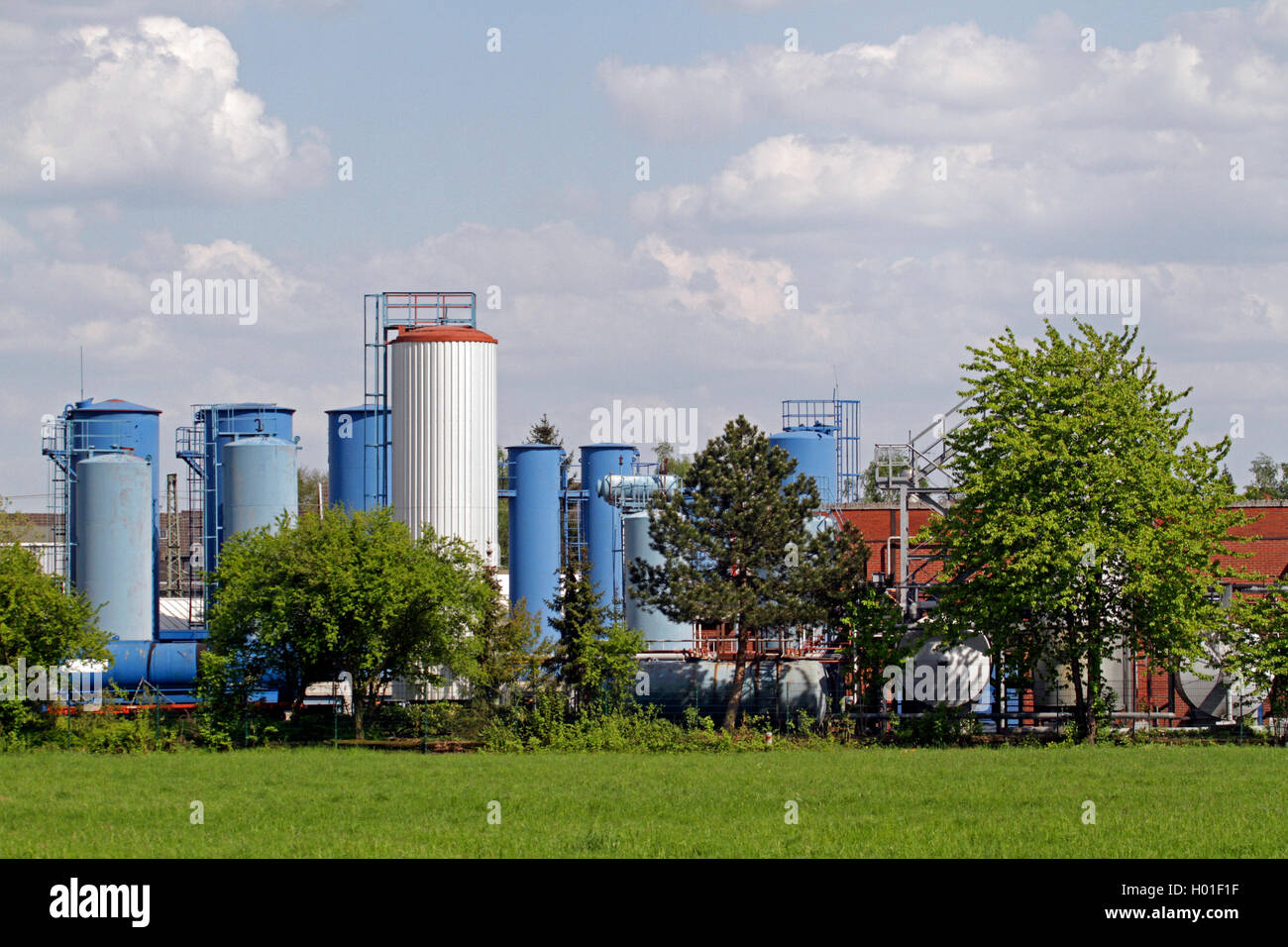 landscape with industrial plant, Germany, North Rhine-Westphalia, Duisburg-Grossenbaum Stock Photo