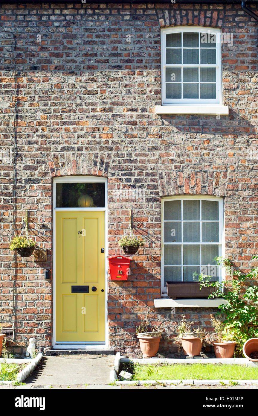 Bromborough Pool Garden Village Stock Photo Alamy