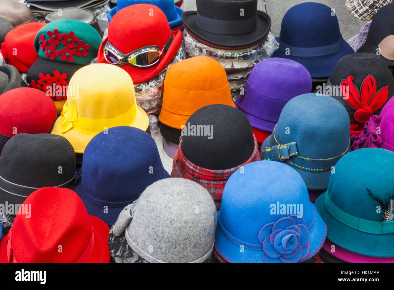 Vintage hats for sale hi res stock photography and images Alamy