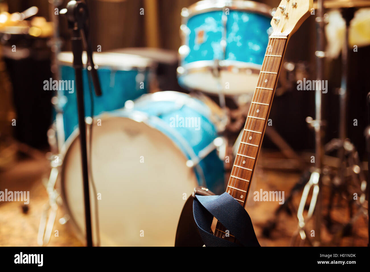 Soundboard string instruments hires stock photography and images Alamy