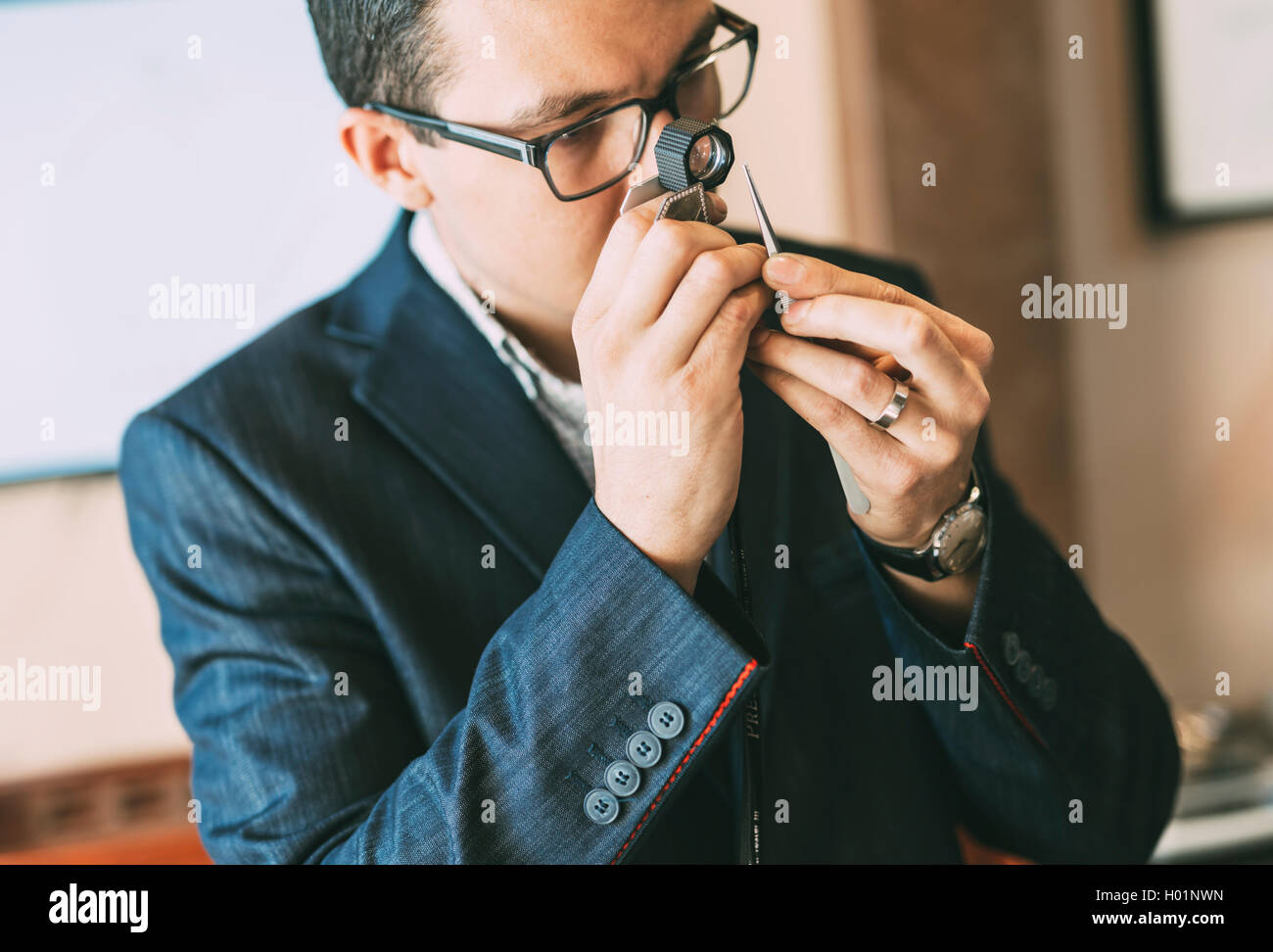 Hand of man with loupe hi-res stock photography and images - Alamy