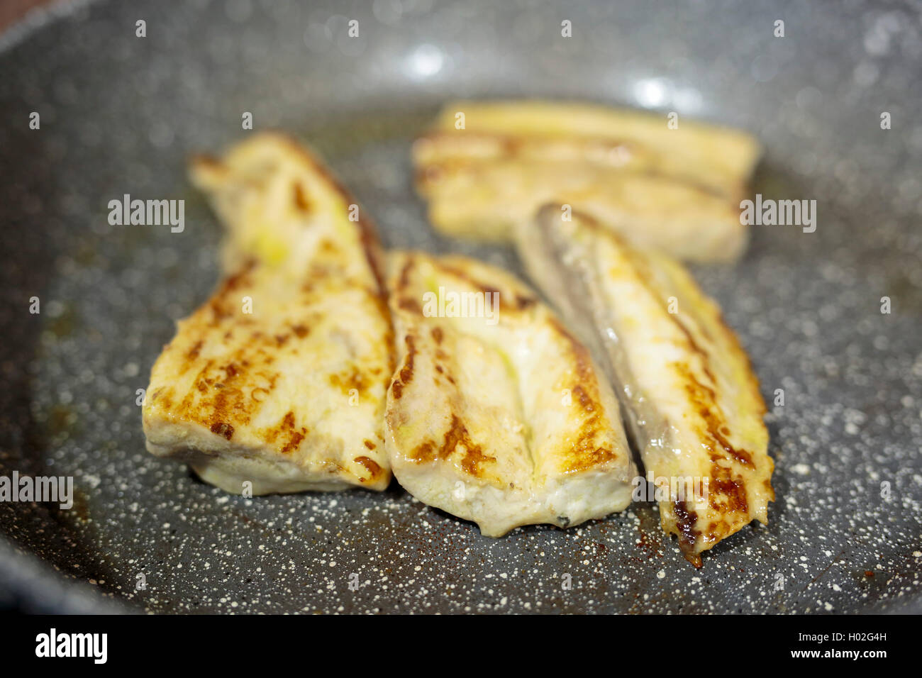 Bacon cooking on an electric stove Stock Photo Alamy
