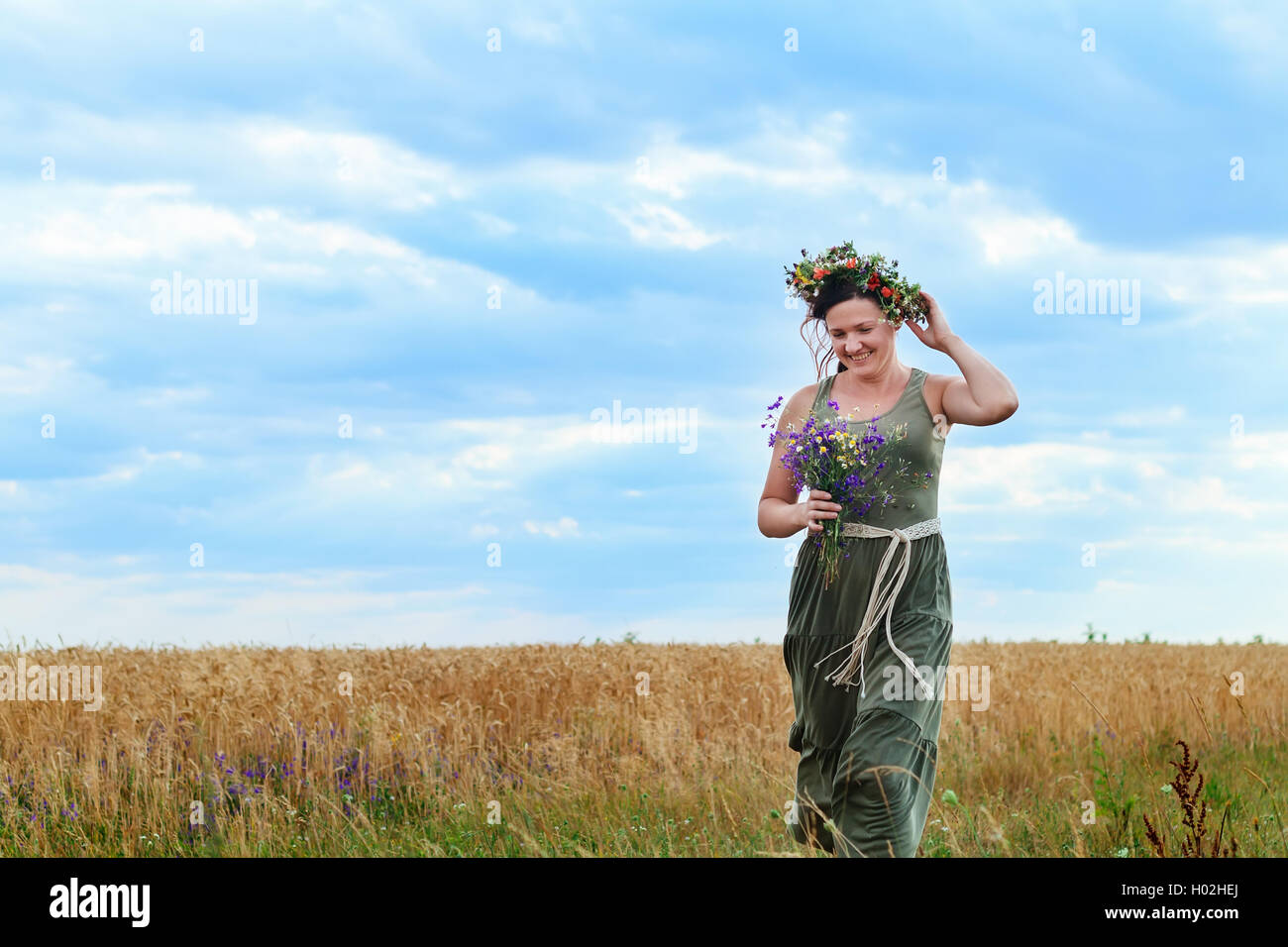 beautiful girl in a wheat field with wreath on head Stock Photo - Alamy
