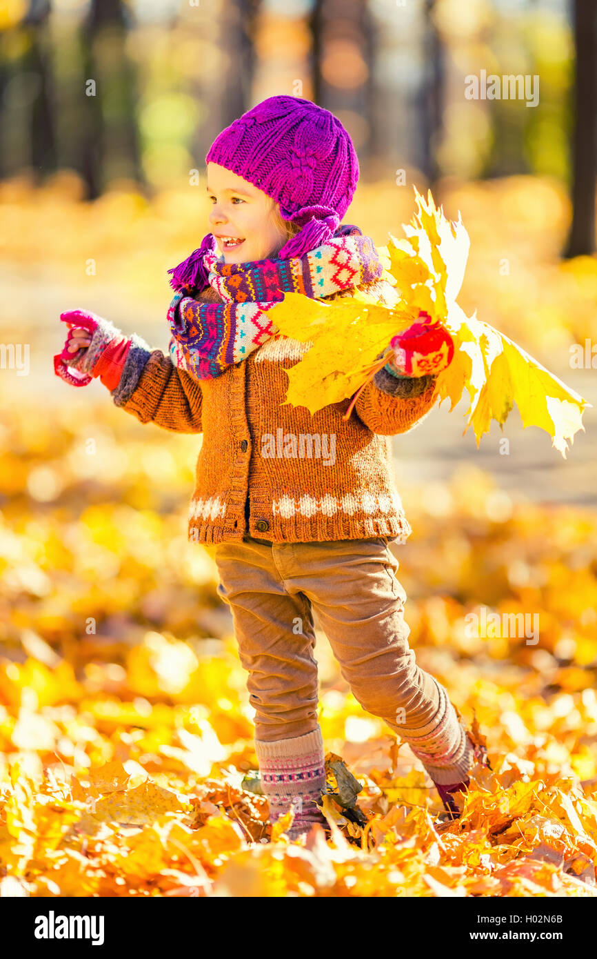 Little girl playing with autumn leaves Stock Photo - Alamy