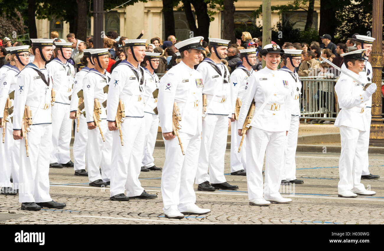 Bastille day parade hi-res stock photography and images - Alamy