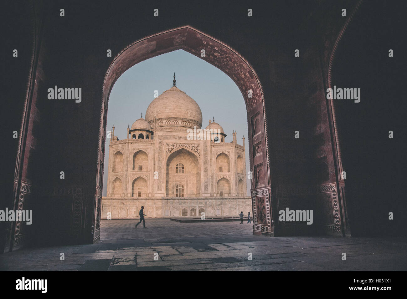 People Visit the Inside of the Mausoleum Taj Maha Editorial Stock Image -  Image of site, indian: 86436444