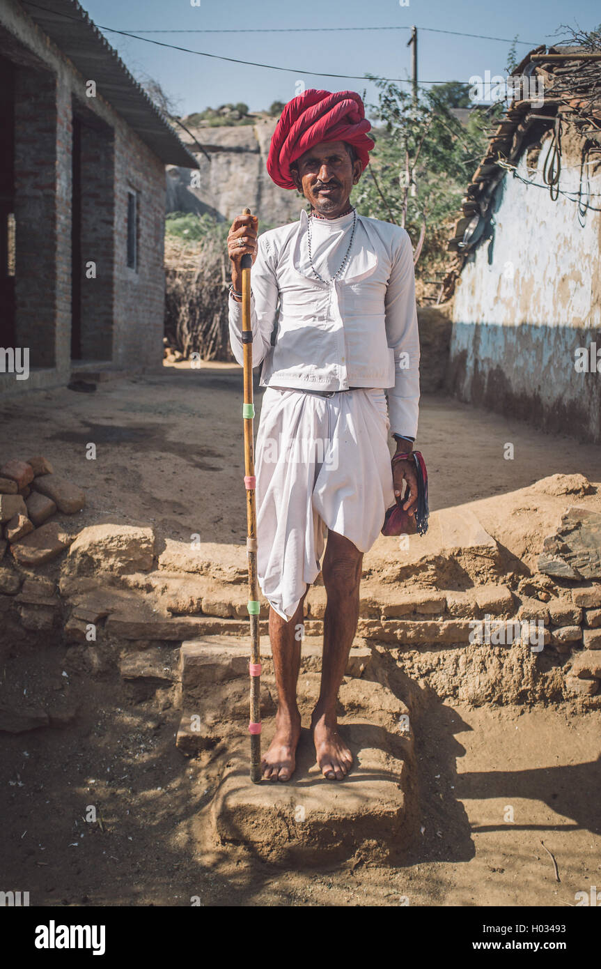 Indian man wearing turban hi-res stock photography and images - Alamy