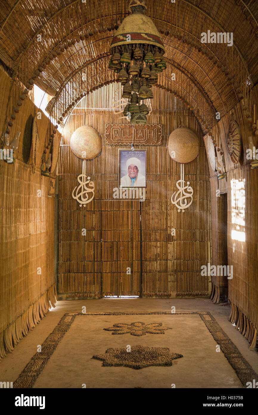 Palm tree decoration gallery in Daraw (Egypt Stock Photo Alamy
