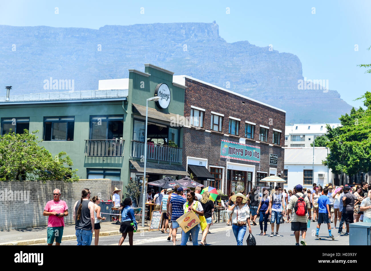 Table Mountain and a crowd of South Africans and tourists on Bree Street, Cape Town, during the Open Streets festival Stock Photo
