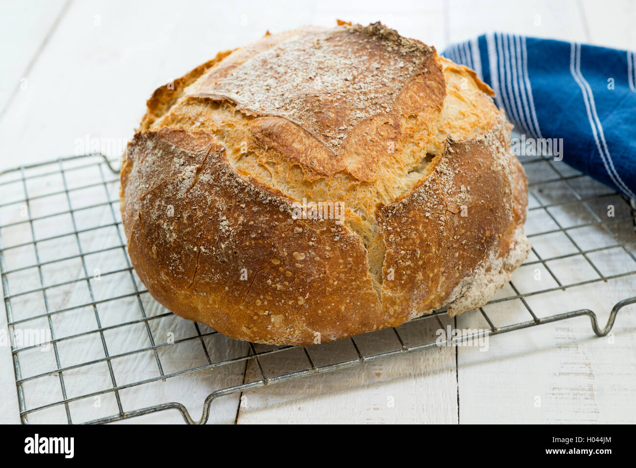 Cooling rack hi-res stock photography and images - Alamy