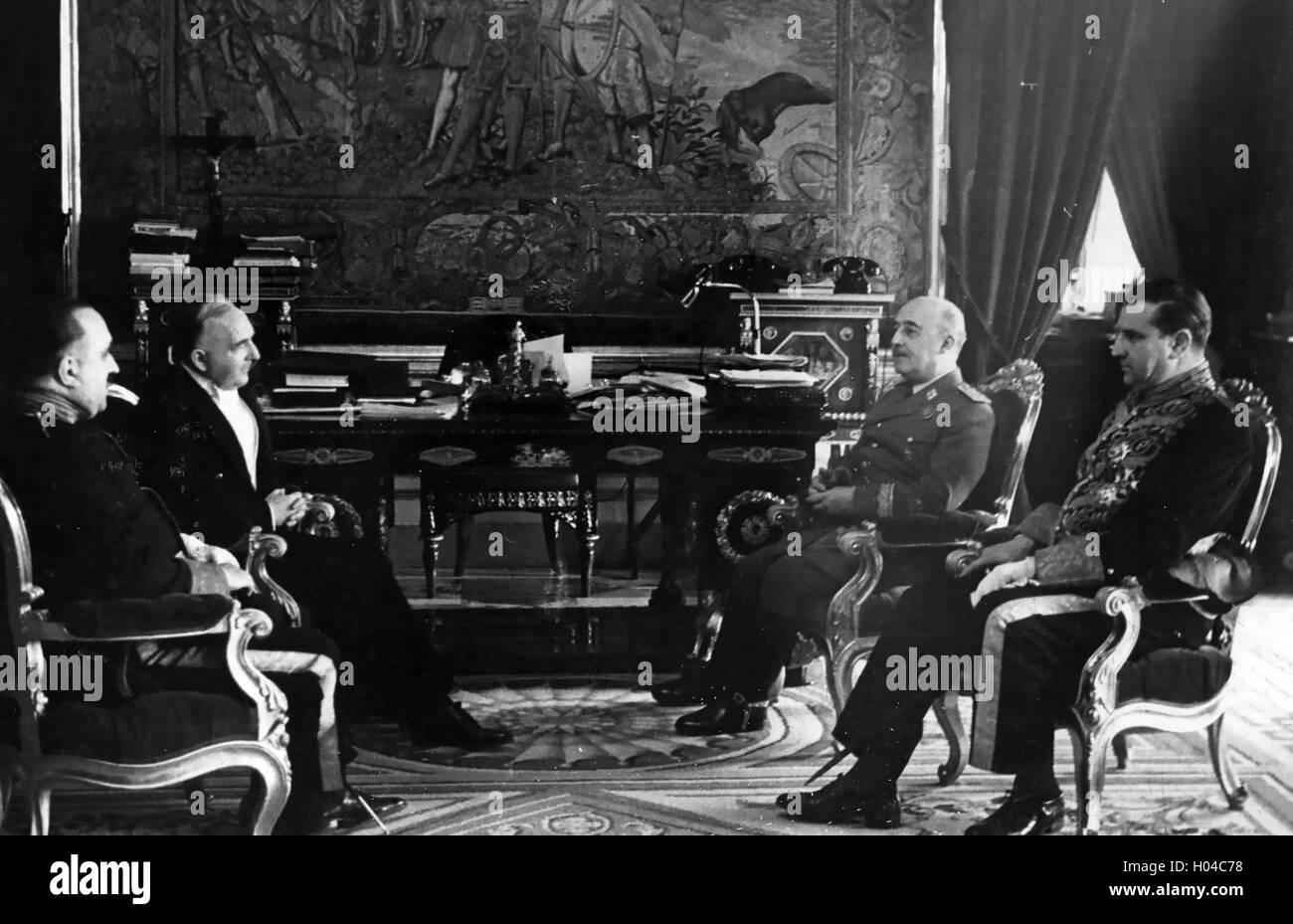 FRANCISCO FRANCO (1892-1975) Spanish Caudilo seated second from right receiving Leo Thomas second from left on his appointment as Eire Envoy Extarordinary to Spain about 1940 Stock Photo