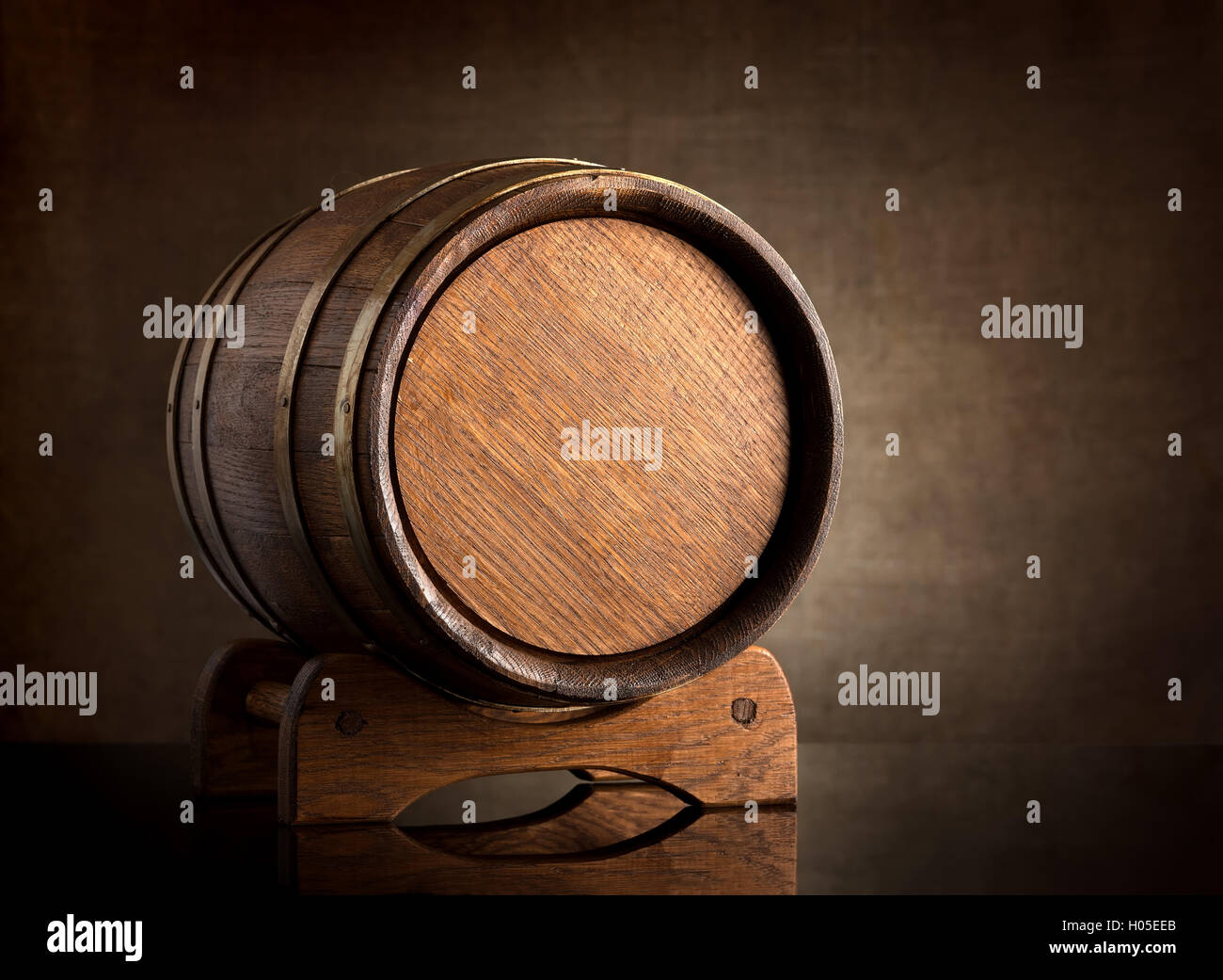 Old wooden barrel Stock Photo - Alamy