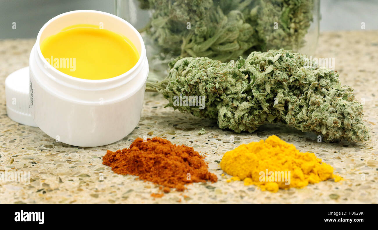 Cayenne pepper coconut oil hi-res stock photography and images - Alamy