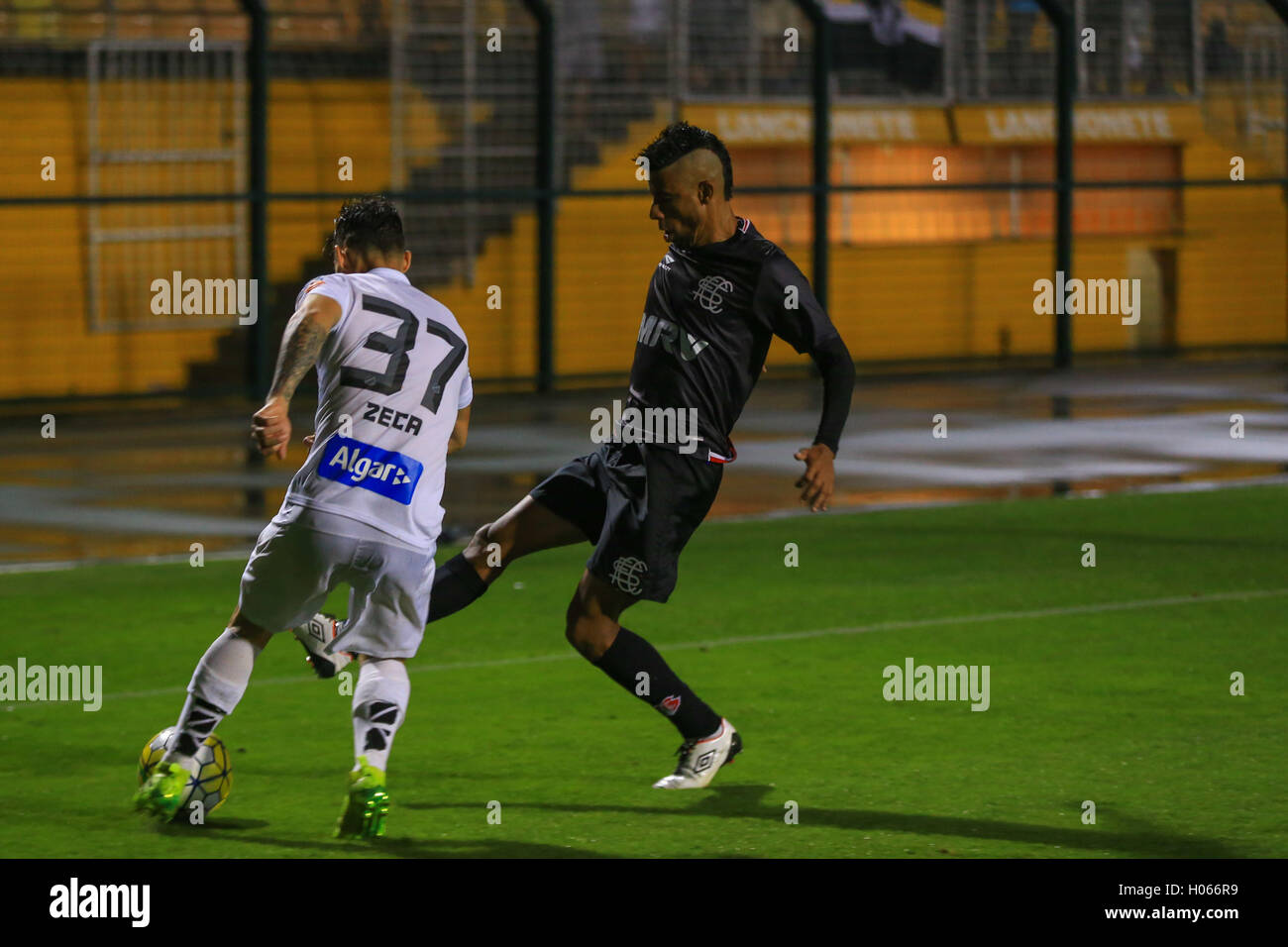 Sao Paulo Sp 18 09 16 Santos X Santa Cruz Players Zeca Leo Moura During The Game Between Santos Vs Santa Cruz Held At Pacaembu Stadium In Sao Paulo Sp In Match