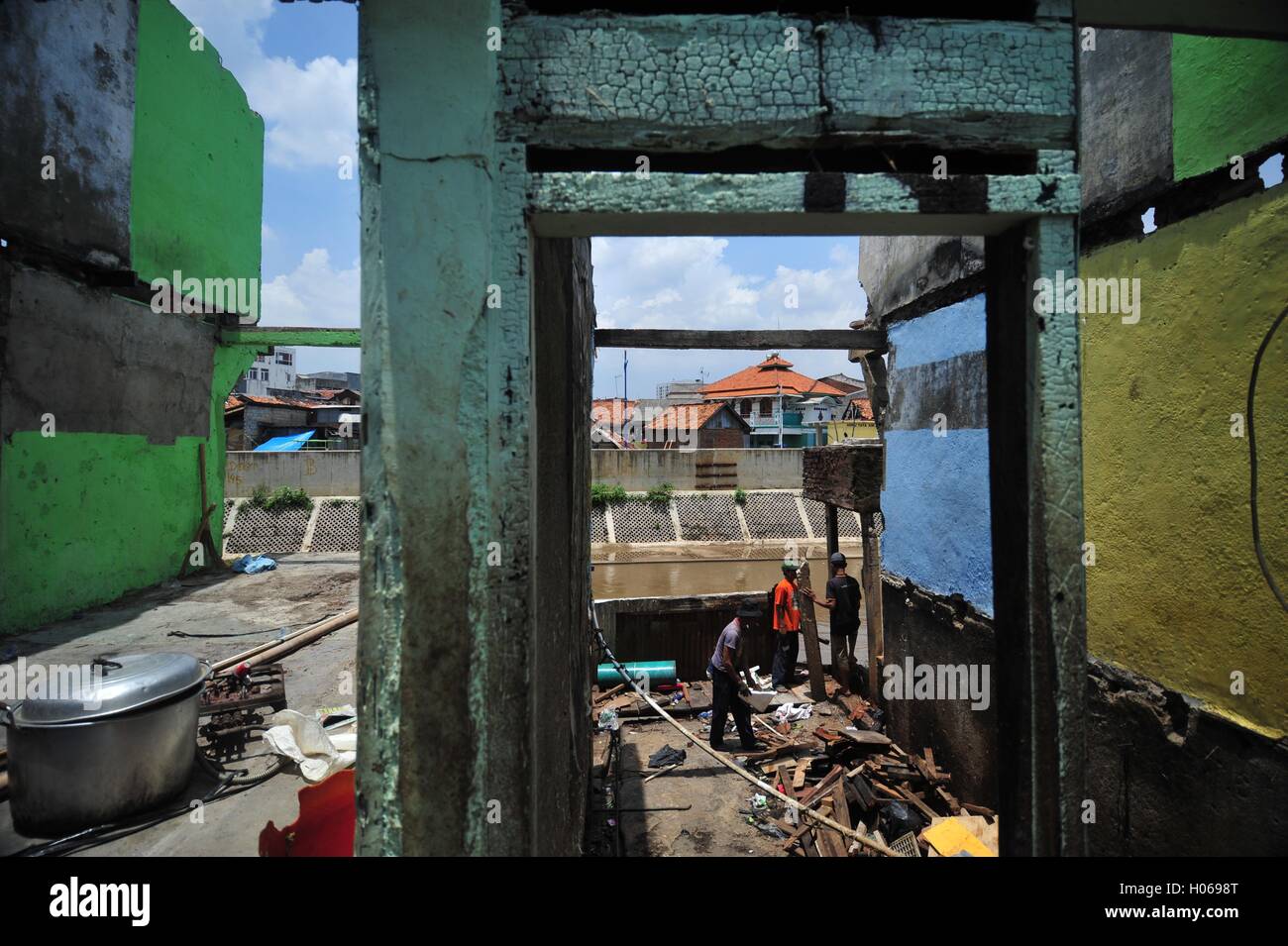 Jakarta indonesia river people hi-res stock photography and images - Alamy