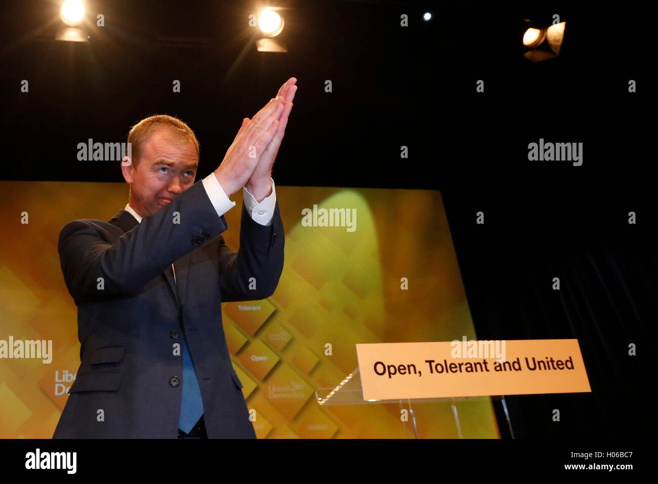 Brighton, UK. 20th Sep, 2016. Tim Farron, Party Leader waves at the close of his keynote speech during the Liberal Democrats Autumn Conference at Brighton, UK, Tuesday September 20, 2016.       Credit:  Luke MacGregor/Alamy Live News Stock Photo