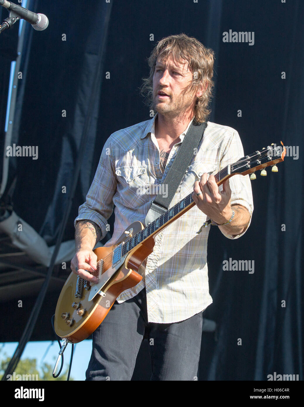 Chris shiflett hi-res stock photography and images - Alamy