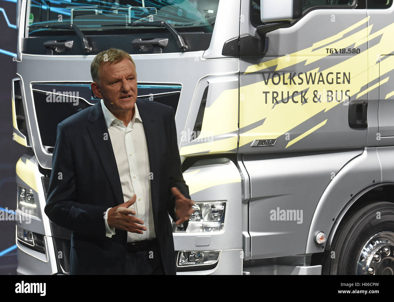 Andreas Renschler (l), VW board member responsible for commercial vehicles, speaking to the media at the Volkswagen Truck & Bus Start-Up Night in Hanover, Germany, 20 September 2016. Before the start of the IAA, innovative products, services, and topics will be presented by MAN, Scania, Volkswagen Caminhoes e Onibus and Volkswagen Commercial Vehicles.    PHOTO: HOLGER HOLLEMANN/DPA Stock Photo