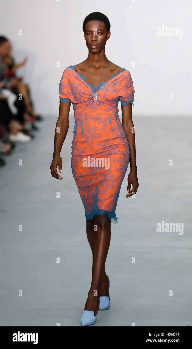 Looks - Morena de la emilio spring runway video Watch - Morena de la emilio spring runway video