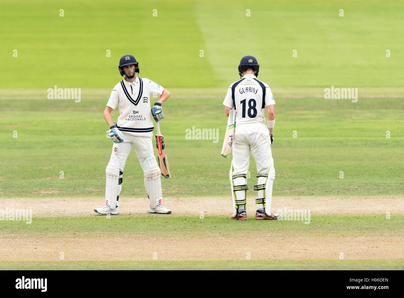 London, UK. 20th Sep, 2016. John Simpson & Nick Gubbins of Middlesex cross paths in the middle during day one of the Specsavers County Championship Division One match between Middlesex and Yorkshire at Lords on September 20, 2016 in London, England. Credit:  Michael Jamison/Alamy Live News Stock Photo