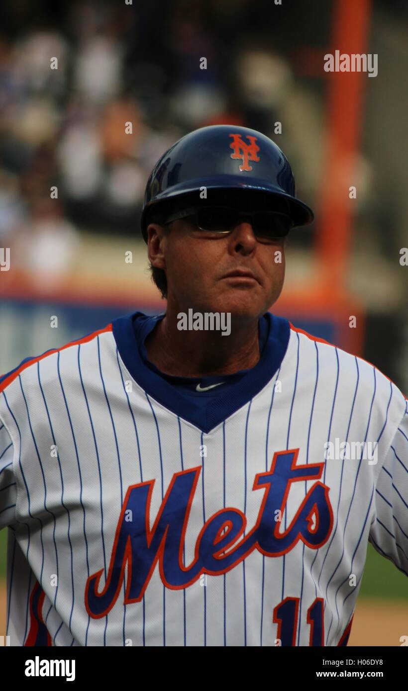 New York, New York, USA. 20th Sep, 2016. TIM TEUFEL 11 THE THIRD BASE COACH OF THE NEW YORK METS AT New York FIELD ON 9/18/2016 IN FLUSHING QUEENS NY  Credit:  Mitchell Levy/Globe Photos/ZUMA Wire/Alamy Live News Stock Photo