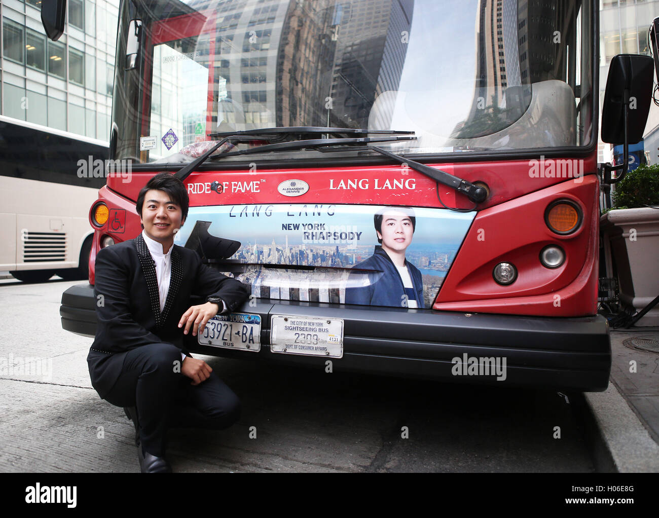 New York, USA. 20th Sep, 2016. Chinese pianist Lang Lang poses for photos with the double-decker bus, which is decorated with his photo and signature during the Ride of Fame induction ceremony in New York, the United States, on Sept. 20, 2016. Famed Chinese Pianist Lang Lang was inducted into the Ride of Fame by the Grey Line Company, which operates the city's iconic double-decker sightseeing buses on Tuesday. New York City also proclaimed Sept. 20, 2016 as 'Lang Lang Day' in the city. © Qin Lang/Xinhua/Alamy Live News Stock Photo