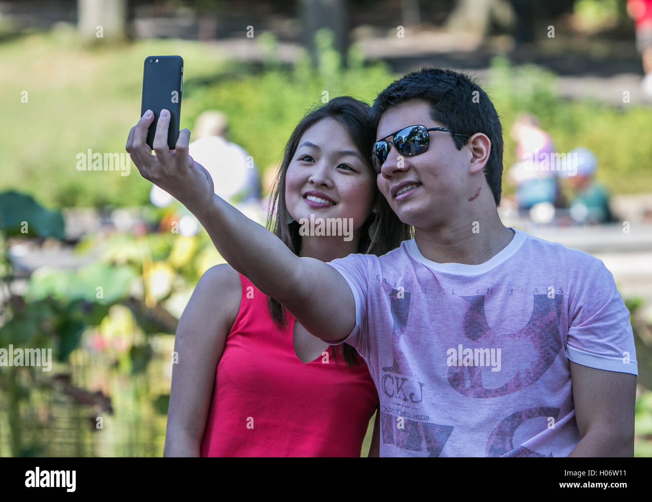 A young couple is taking a selfie in Central Park Stock Photo - Alamy