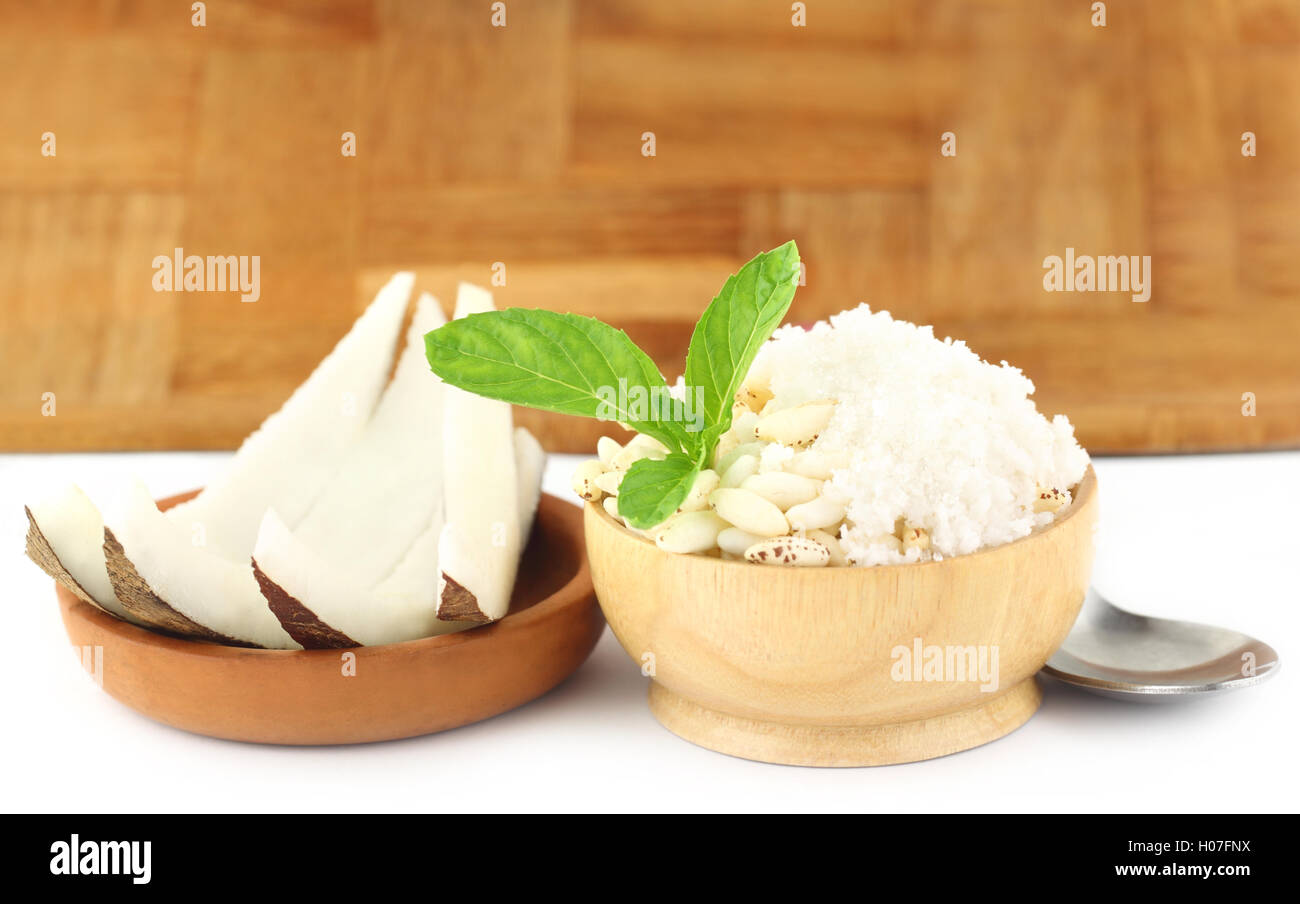 Puffed rice with coconut Stock Photo - Alamy