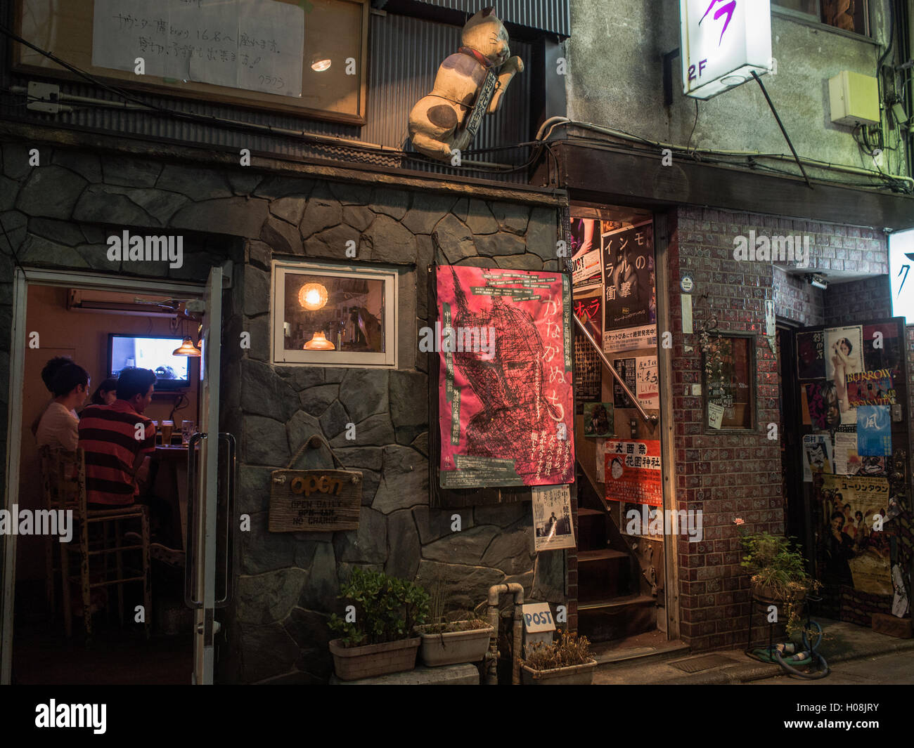 A glimpse into a tiny bar in  Golden Gai a late night district  in Shinjuku which has the ambience of Showa era post war Tokyo Stock Photo