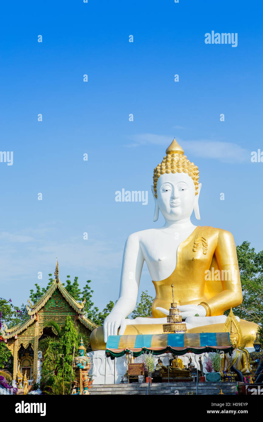 Giant sitting Buddha at Doi Kham (Wat Phra That Doi Kham) (Temple of the Golden Mountain), Chiang Mai, Thailand, Southeast Asia Stock Photo