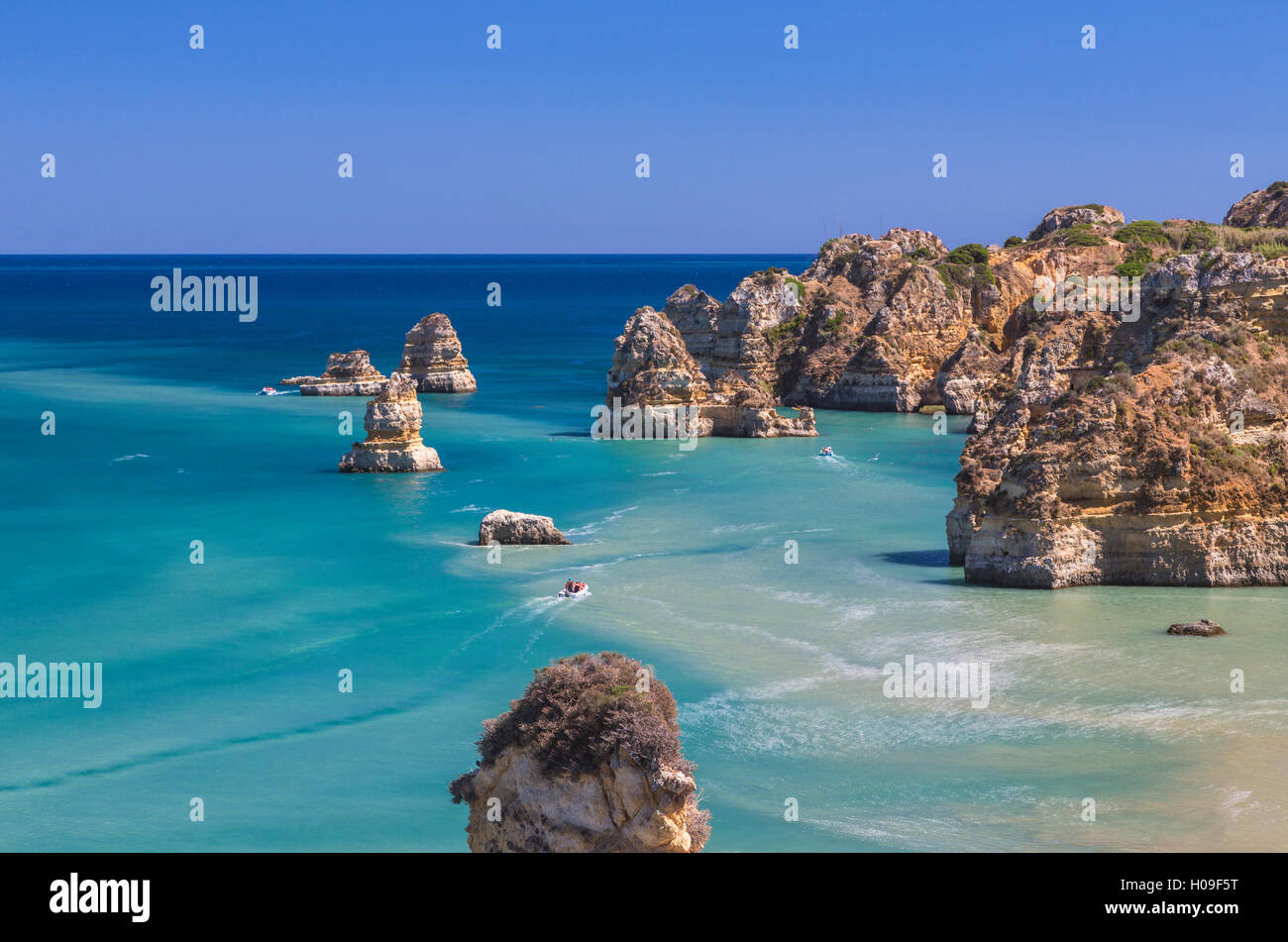 The turquoise water of the Atlantic Ocean and cliffs surrounding Praia Dona Ana beach, Lagos, Algarve, Portugal, Europe Stock Photo