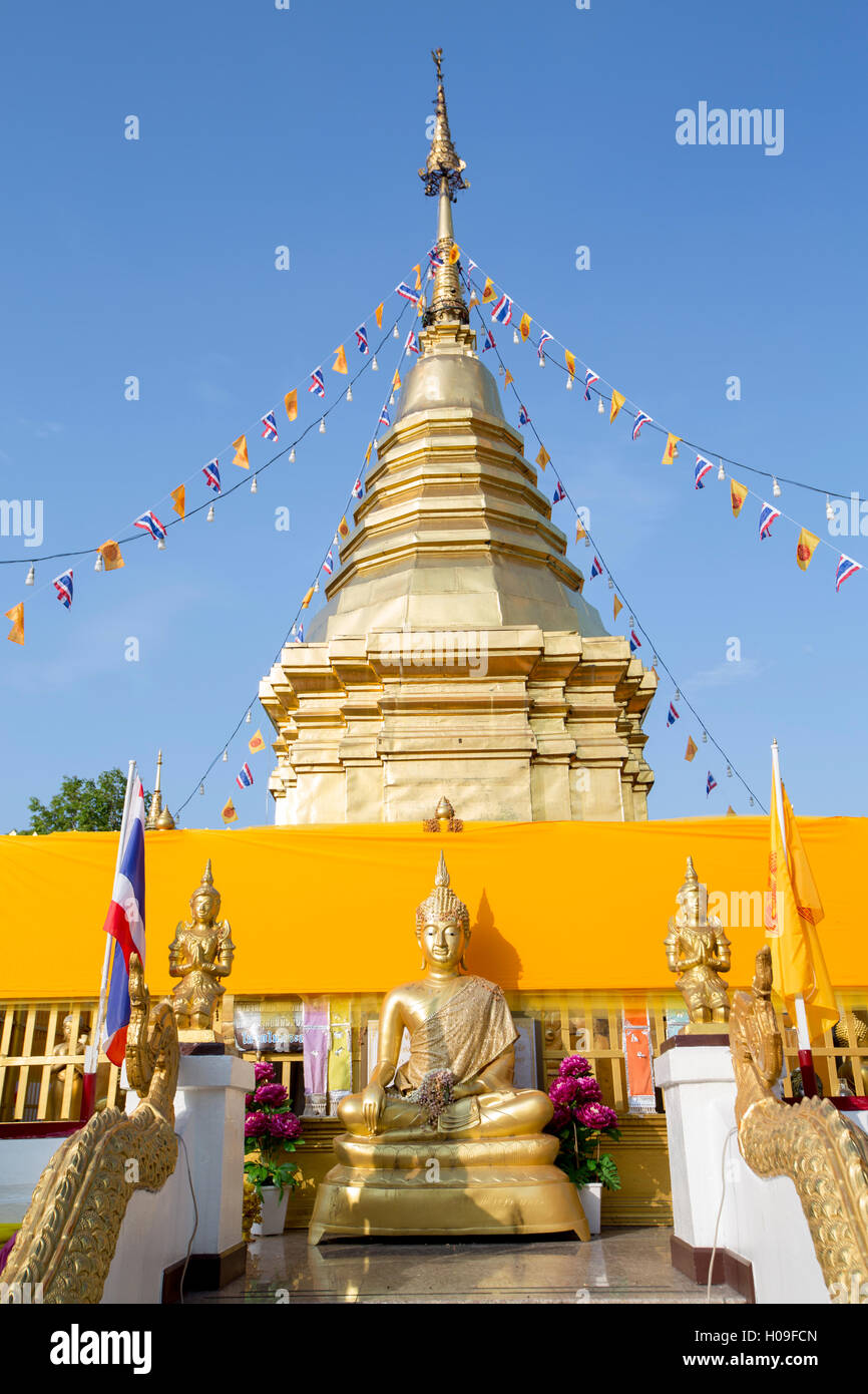 Temple chedi (stupa) at Doi Kham (Wat Phra That Doi Kham) (Temple of the Golden Mountain), Chiang Mai, Thailand, Southeast Asia Stock Photo