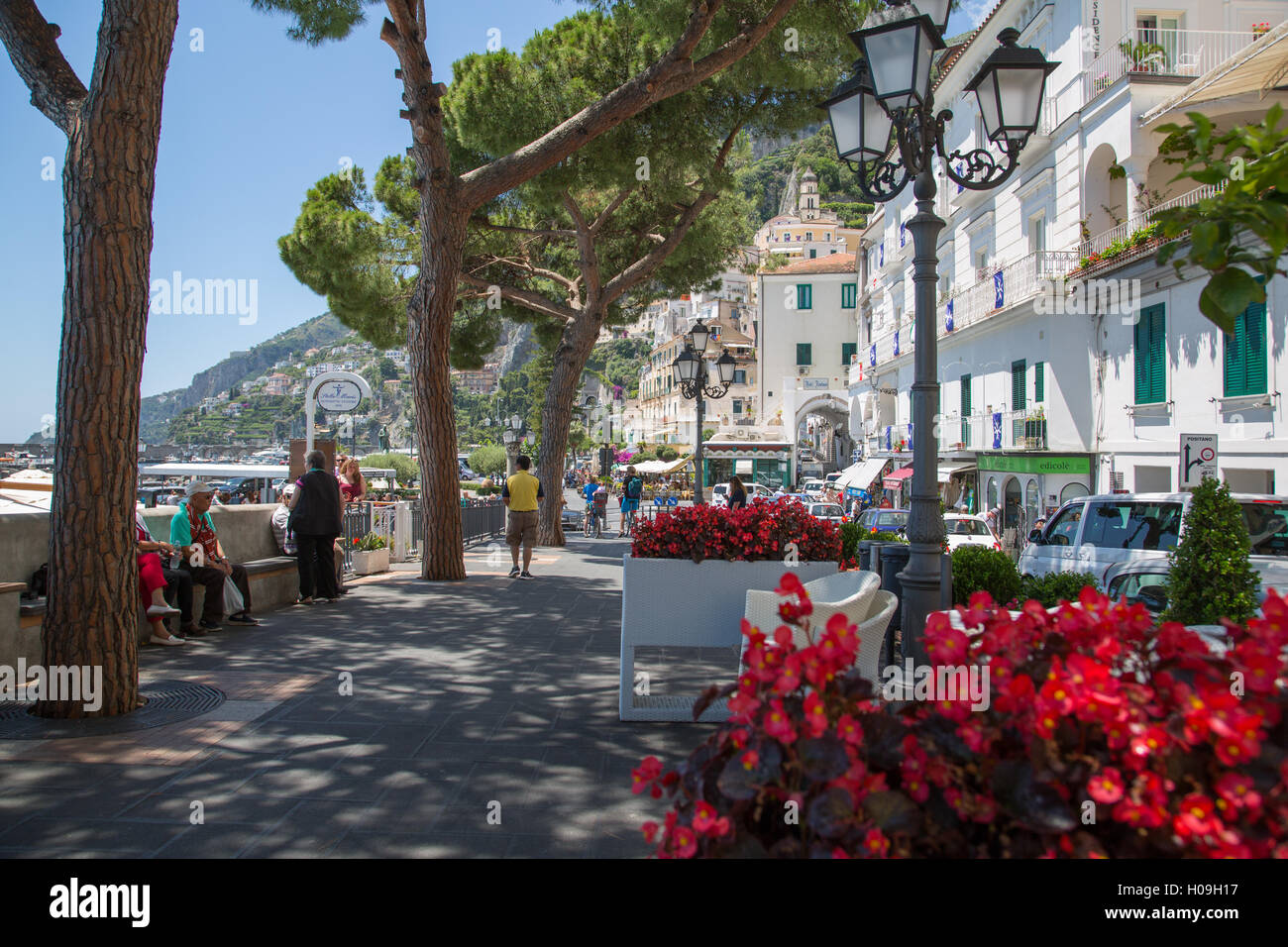 Promenade, Amalfi, Costiera Amalfitana (Amalfi Coast), UNESCO World Heritage Site, Campania, Italy, Europe Stock Photo