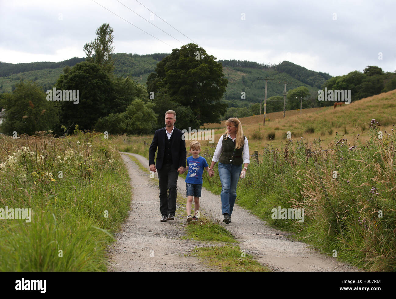 xxxxxHOLD UNTIL THERE IS ANOTHER STORYDEVELOPMENT REGARDING THEIR  IMMIGRATION ISSUEXXXXXX xxxThere are smiley pics along with straight  looking pics depending on development or outcome xxxx Australian family  Greg and Kathryn Brain with