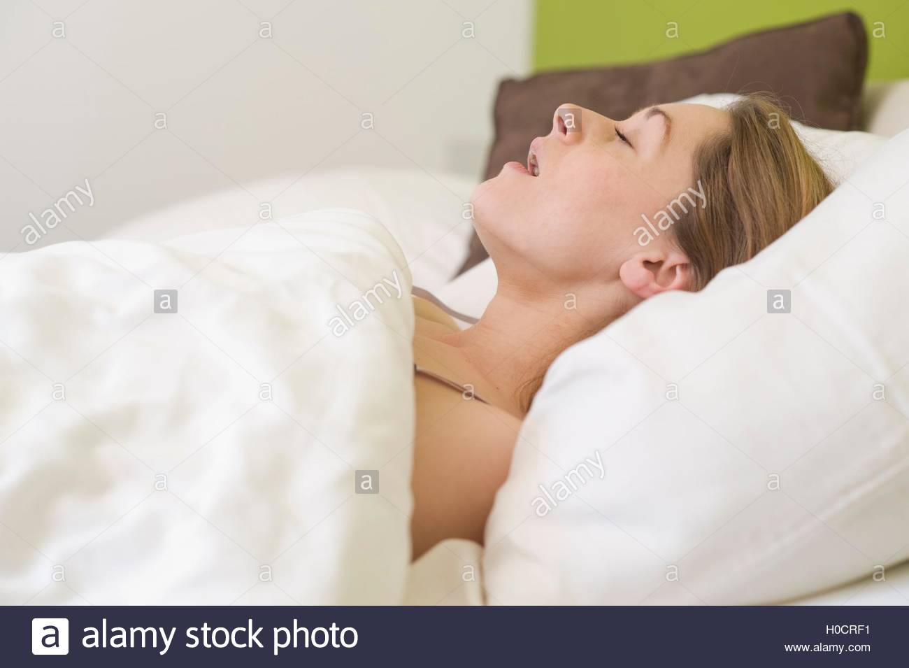 Бабский храп. Женский сон. Женский храп. Муж храпит. Женский храп.