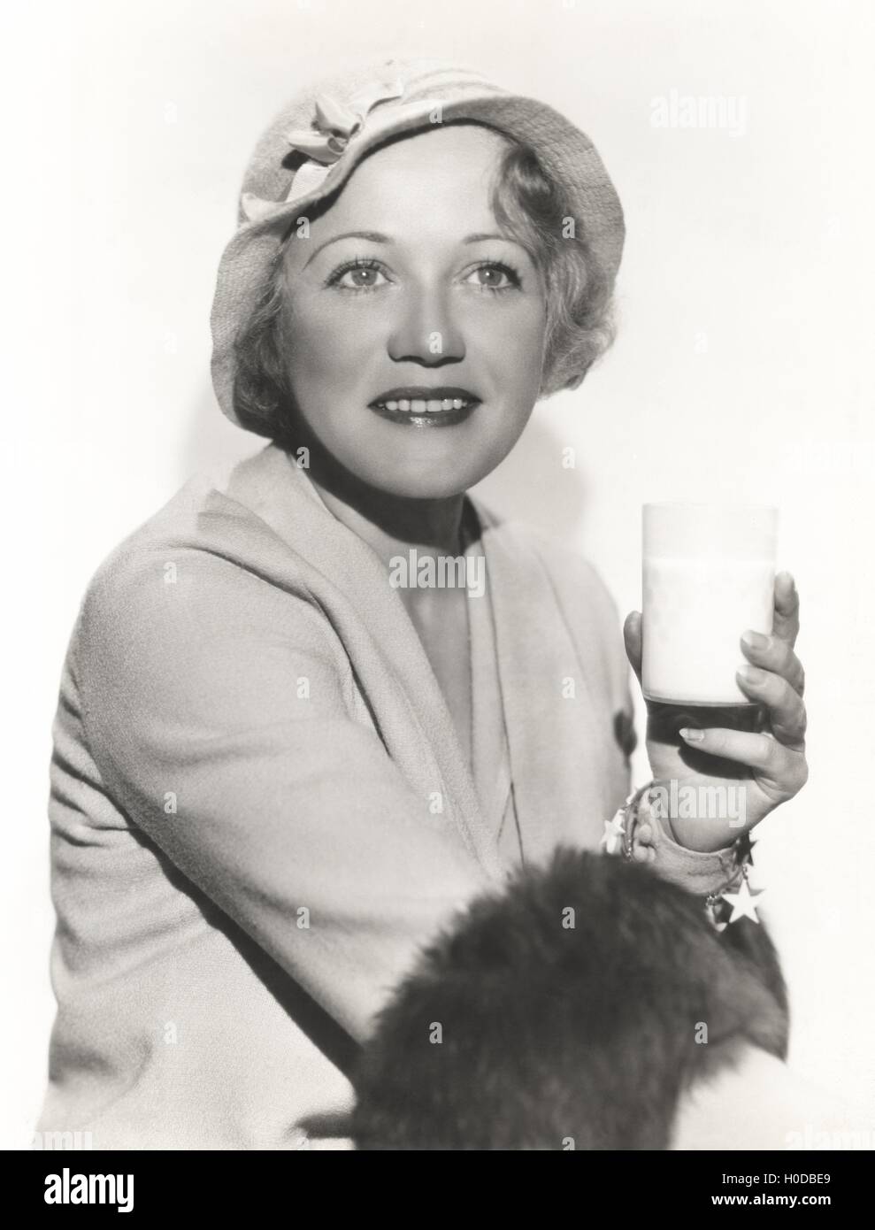 1940s woman hat hi-res stock photography and images - Alamy