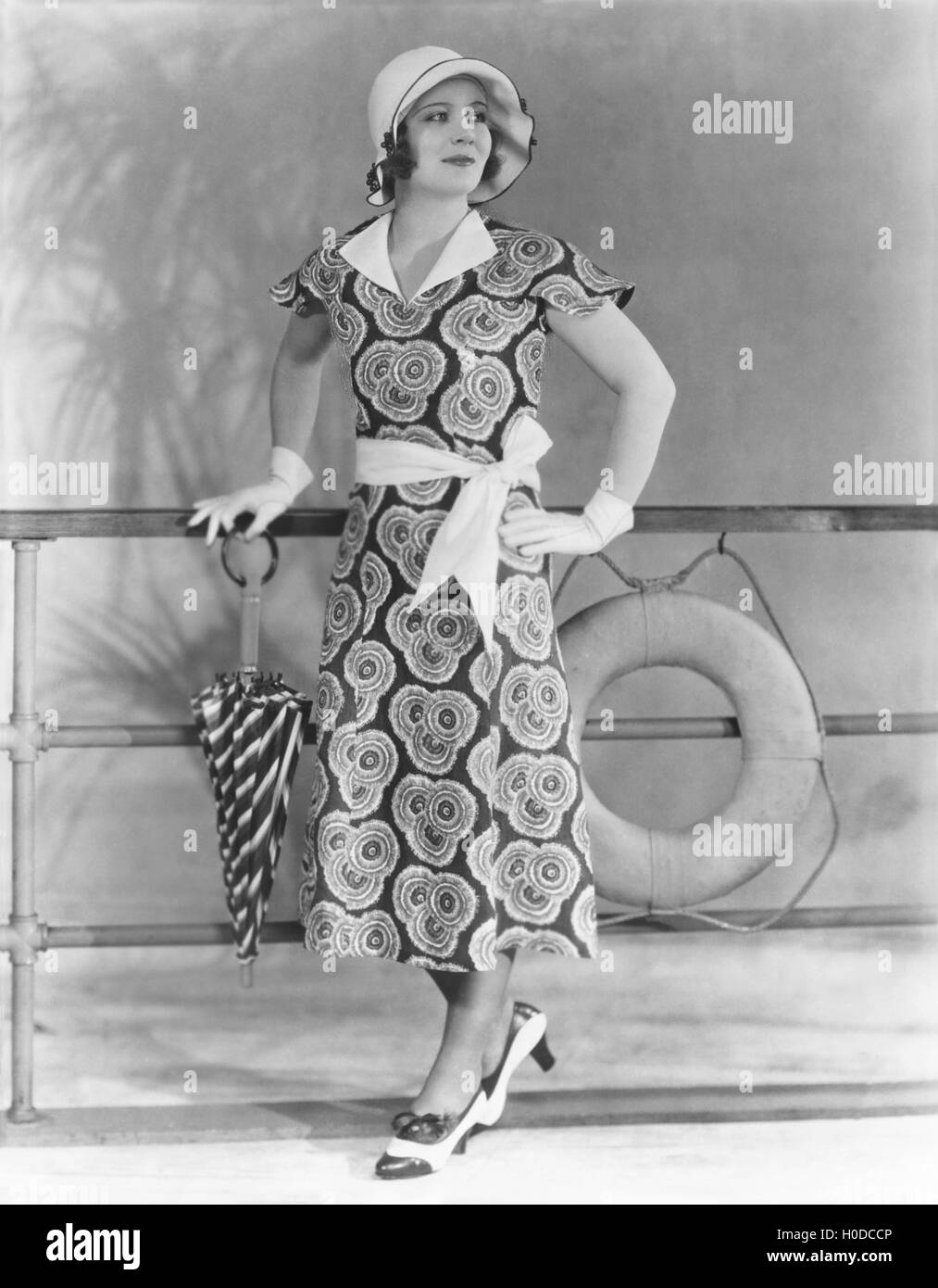 1940s style woman hi-res stock photography and images - Alamy