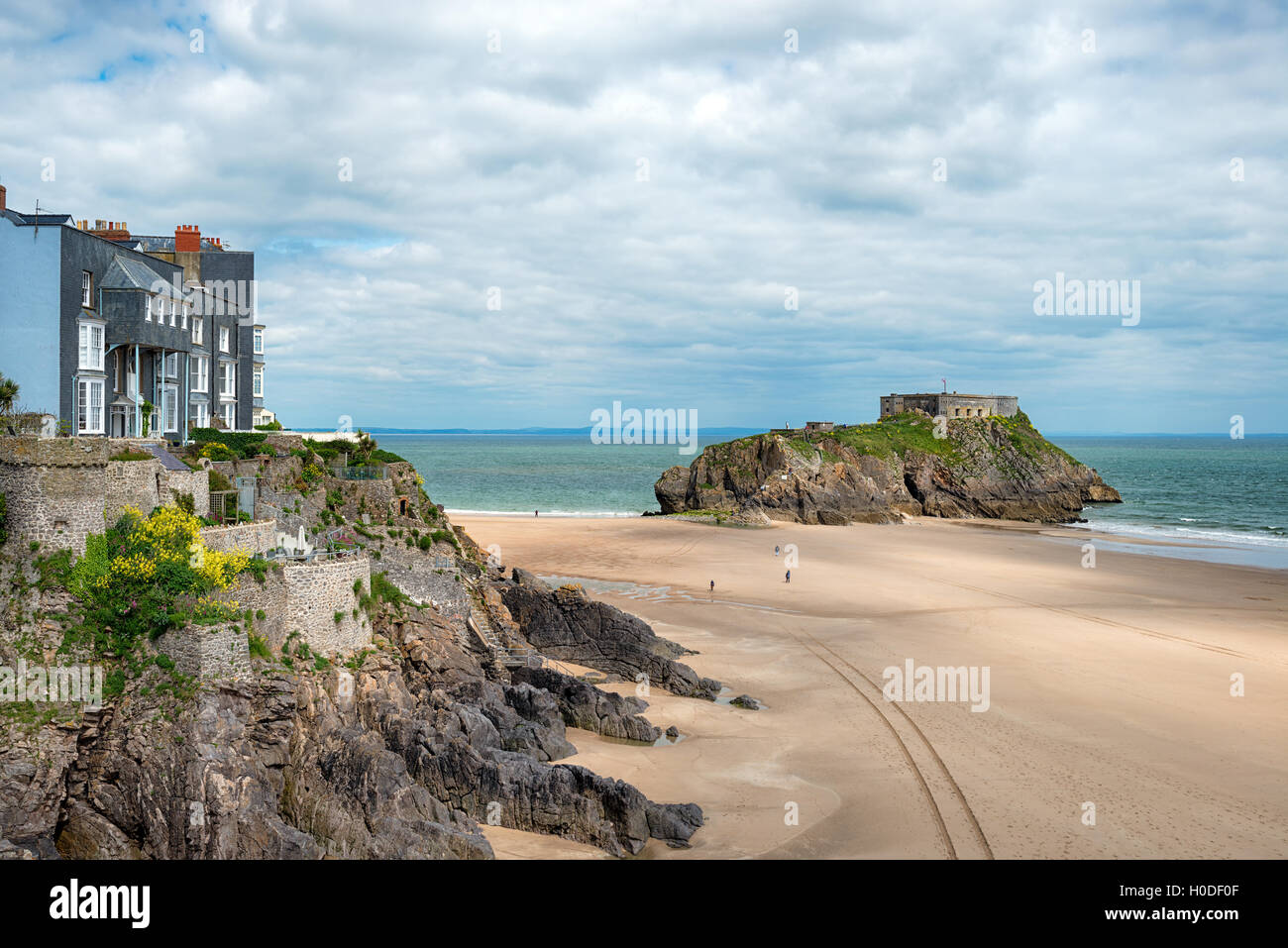 The beach and St catherine's Island at Tenby on the Pembrokeshire coast of Wales Stock Photo